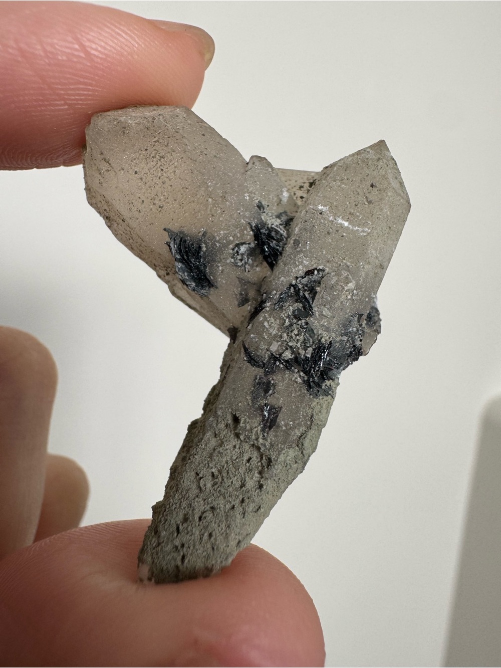 Crystal with specularite